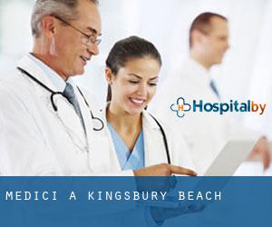 Medici a Kingsbury Beach